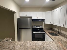 207 NW 32nd Ct