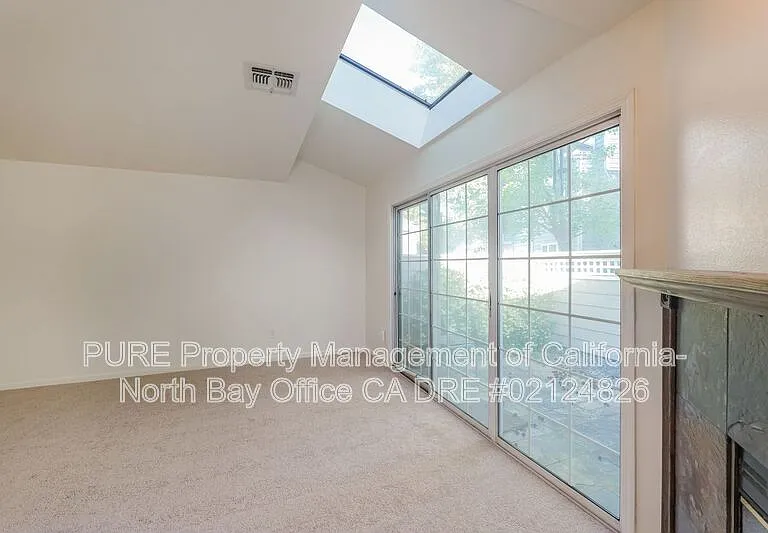 599 Spruce St — Photo 6