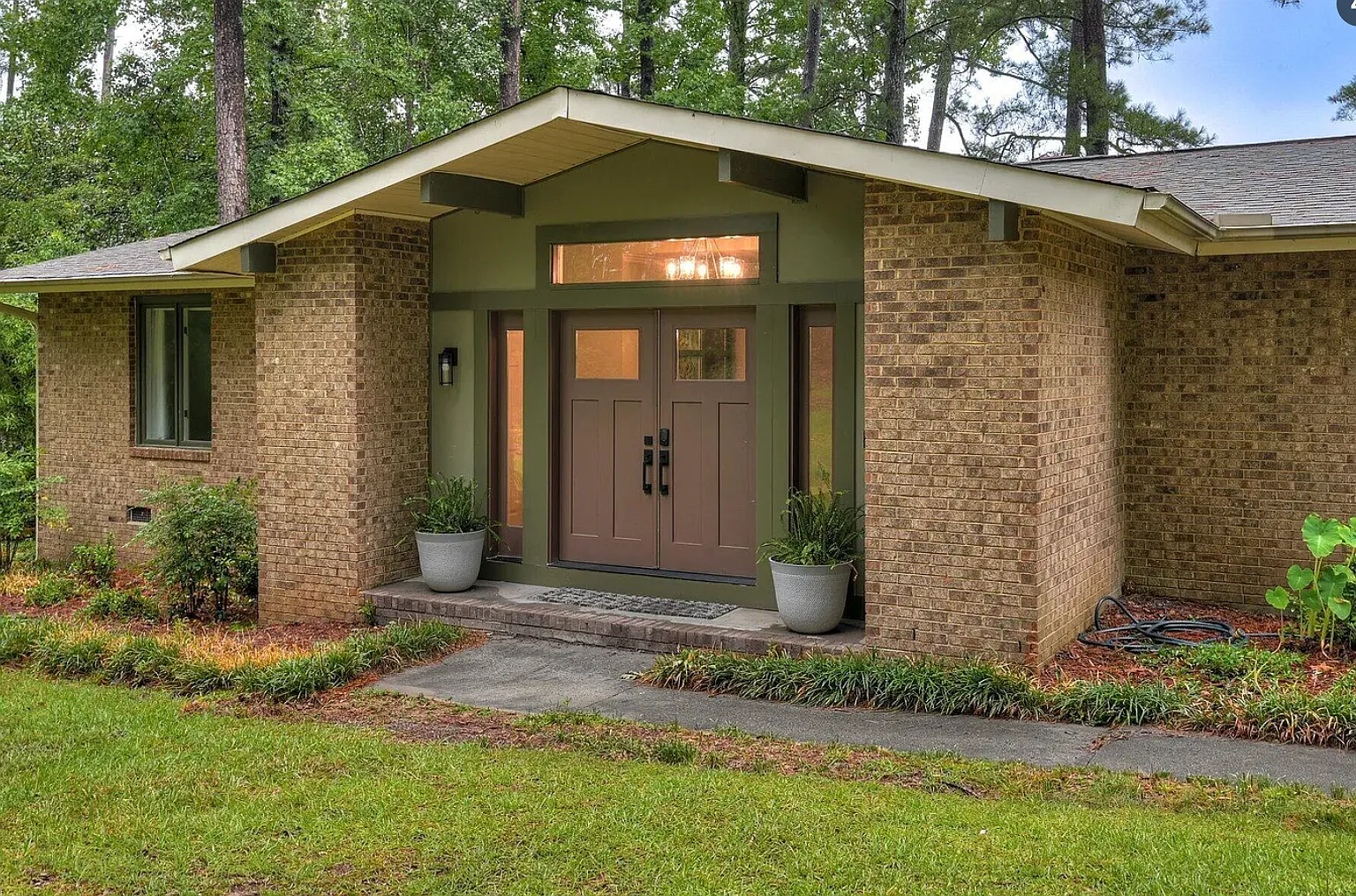 3 bed, 1829 sqft, $2,200 — Photo 1