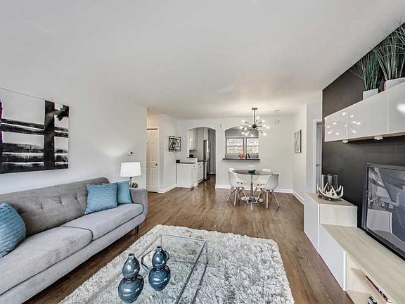 4th image of 1238 W Pratt Blvd APT 3C
