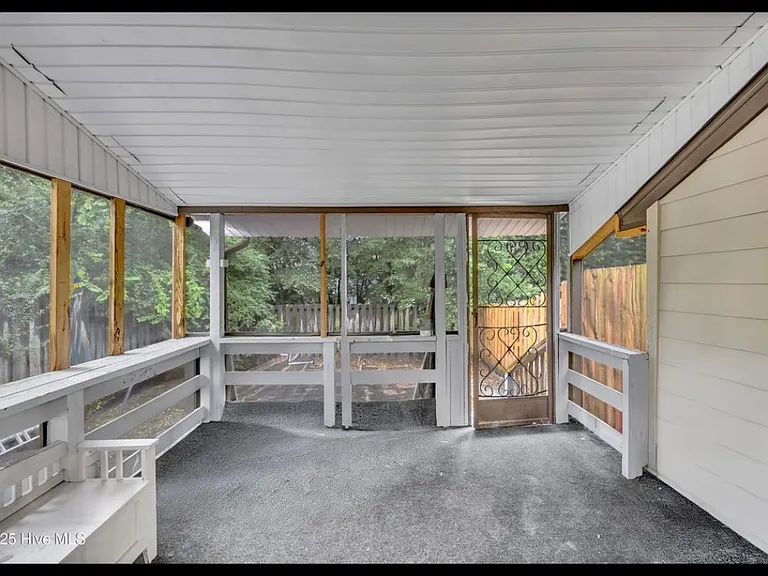 3436 Regency Dr — Photo 10