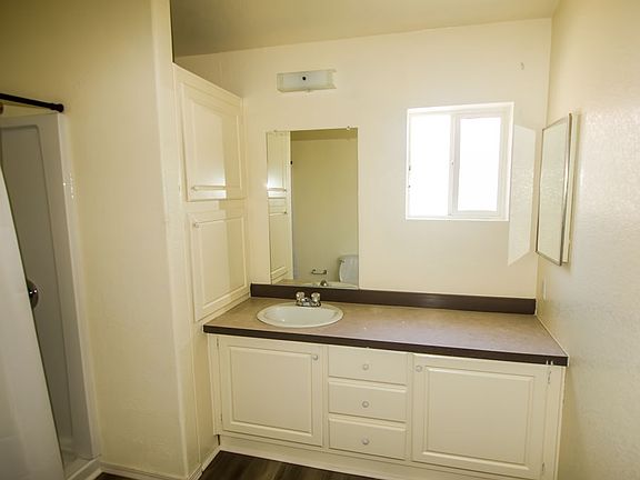 3rd image of 4949 Desert Knoll Ave #27