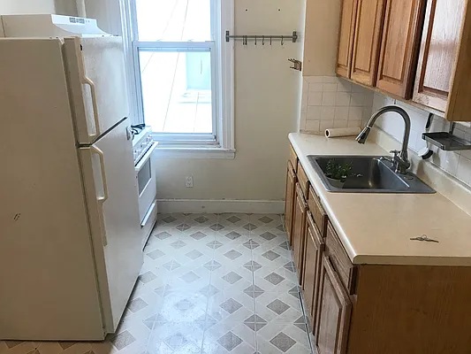 Rented by Metroline Realty | media 2