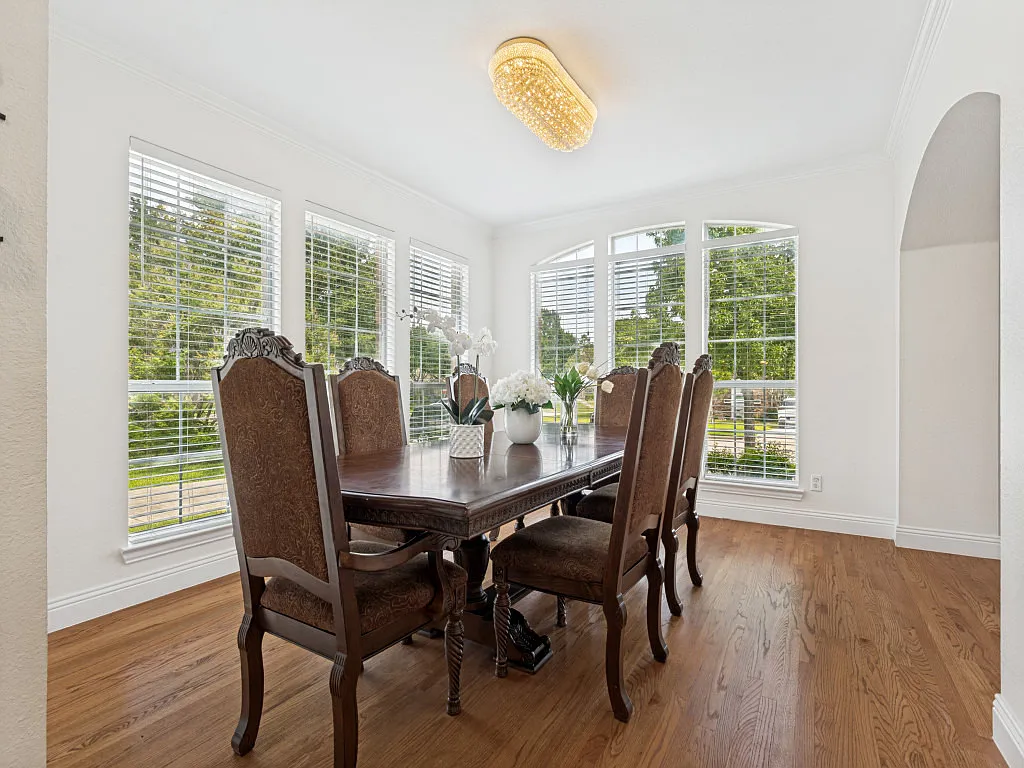 5 bed, 4499 sqft, $4,500 — Photo 4