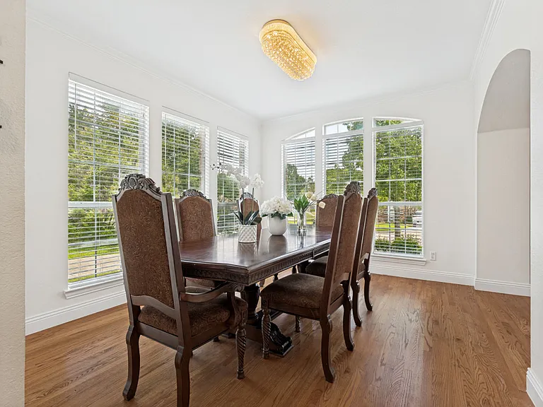 729 Driftwood Dr — Photo 4