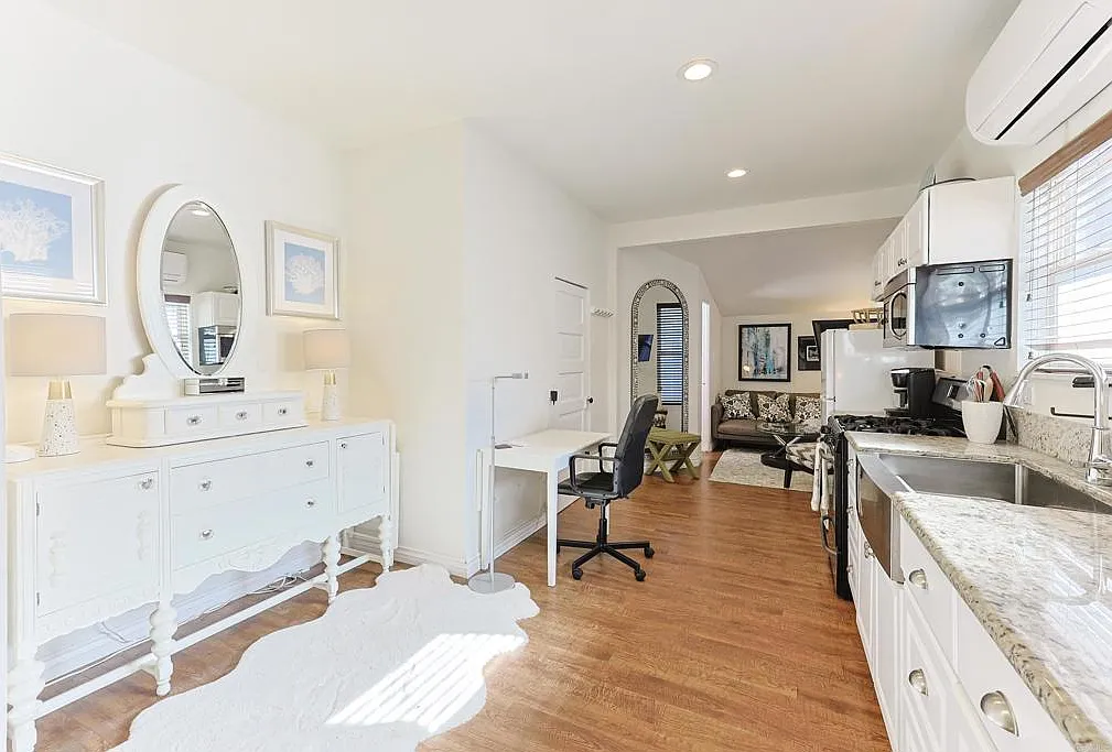 1 bed, 400 sqft, $3,000 — Photo 3