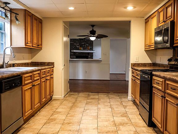 5th image of 852 Sun Valley Rd