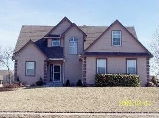 1601 SE 12th St, Lees Summit, MO 64081