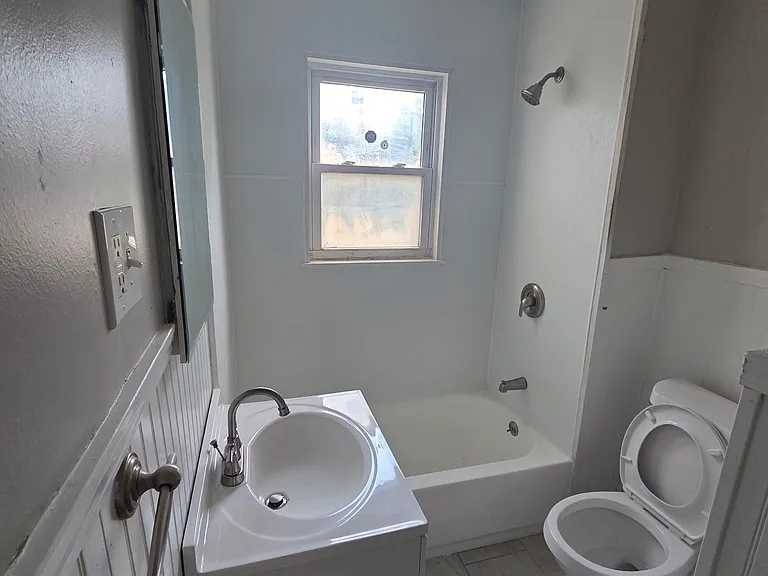 1812 Oregon Ave — Photo 5