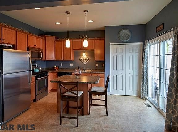 3rd image of 120 Dorchester Ln