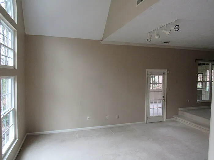 3 bed, 2.5 bath, 2048 sqft, $2,725 — Photo 3