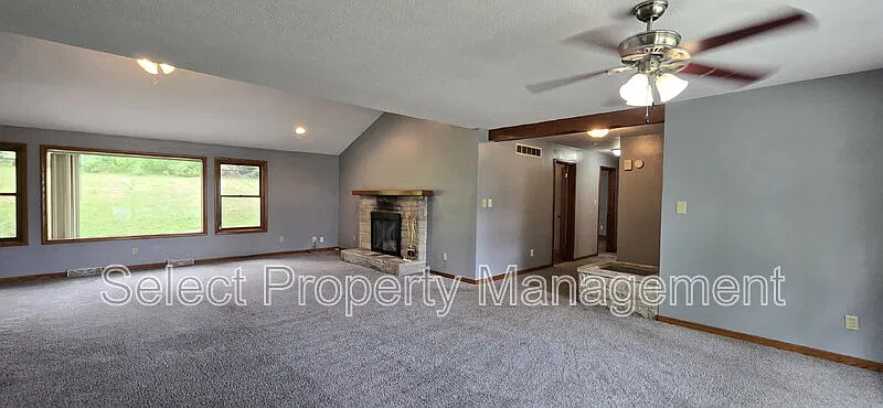 3 bed, 2.0 bath, 2021 sqft, $1,399 — Photo 4