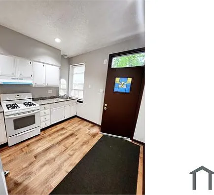 1421 Hamlin St — Photo 6