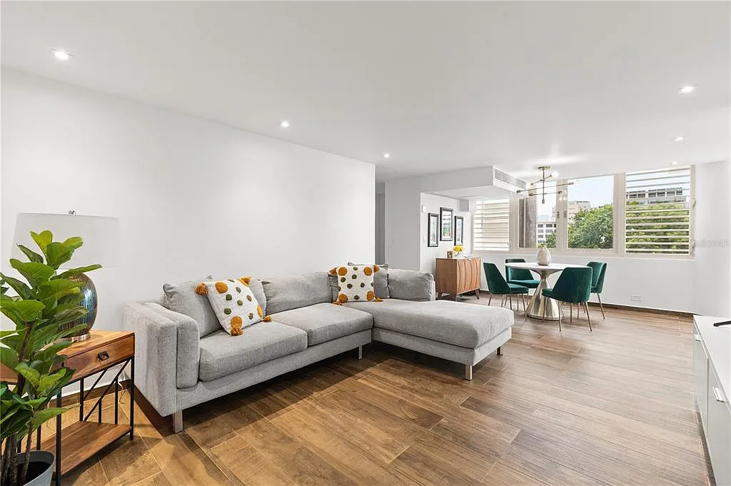 2 bed, 2.0 bath, 1300 sqft, $3,200 — Photo 3