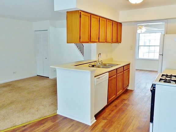 5th image of 434 Newbury Dr