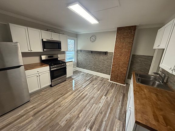 3rd image of 1048 Monroe Ave