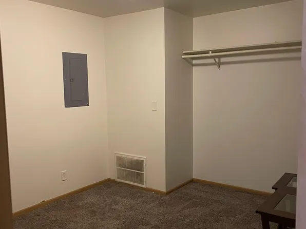 15 Lincolnway APT C, Valparaiso, IN 46383