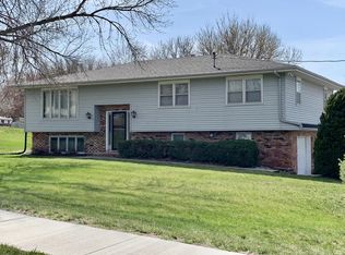 101 N Eyberg Ave, Treynor, IA 51575