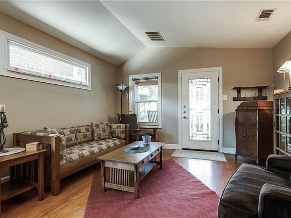 4th image of 9010 San Leandro Dr