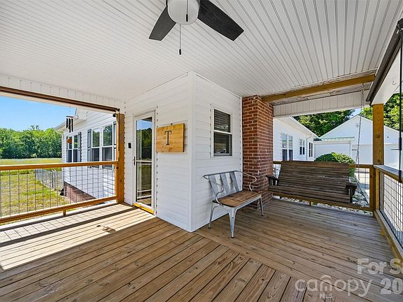 4th image of 4039 Hartland Rd