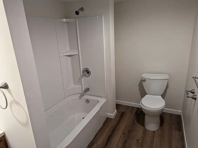 211 Oak St S #3 — Photo 8