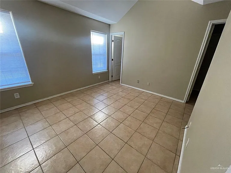 815 N Cross Ln #4 — Photo 7