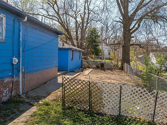 3rd image of 808 Woodson St