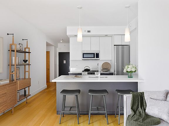 3rd image of 60 Water St APT 914