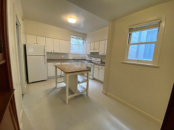 5th image of 192 Fell St