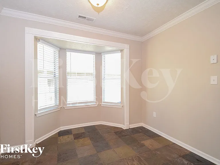2024 King Charles Pl — Photo 6