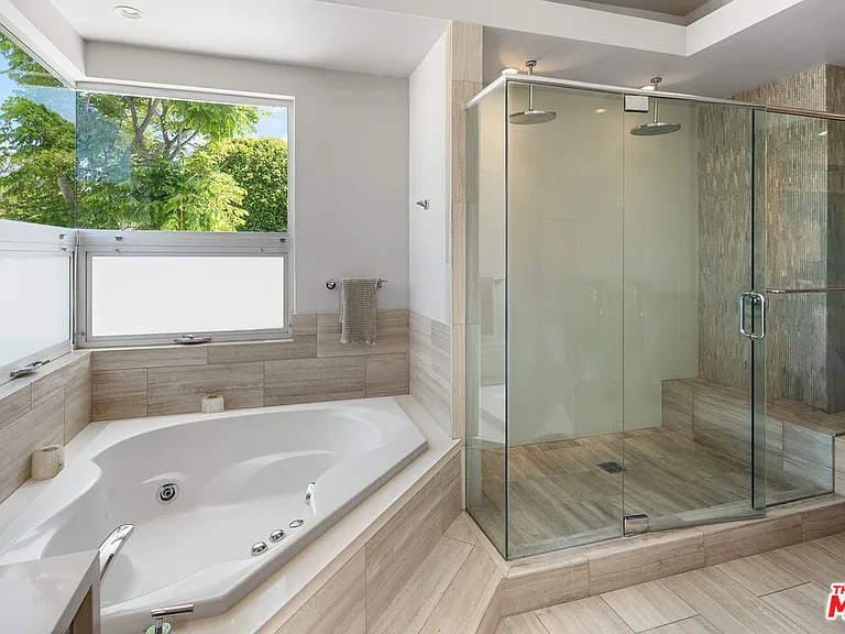 8735 Dorrington Ave — Photo 13