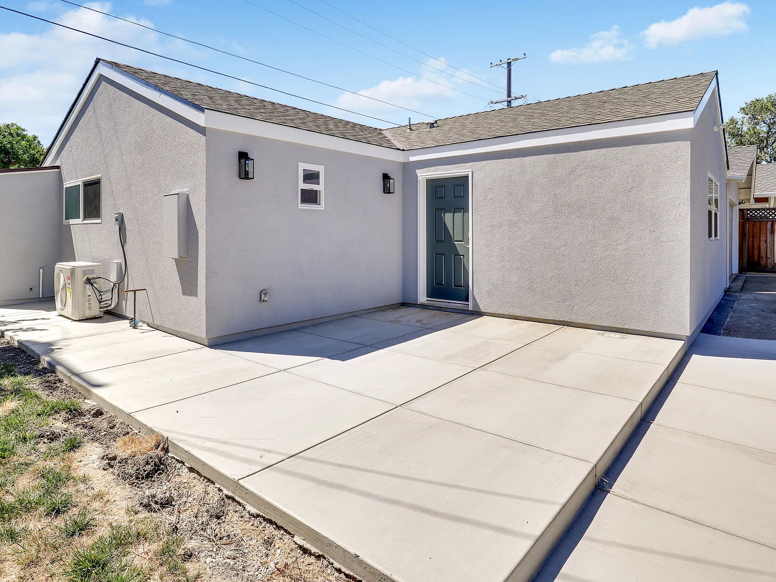 2 bed, 1.0 bath, $5,300 — Photo 2