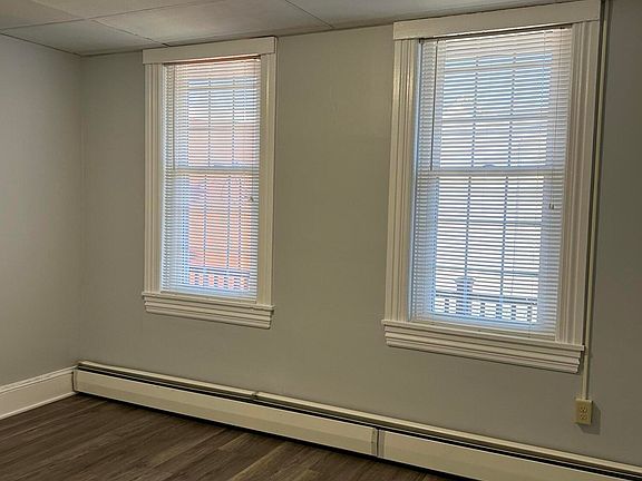 5th image of 513 1/2 E Chestnut St