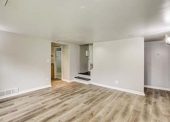 3rd image of 5327 N Natoma Ave