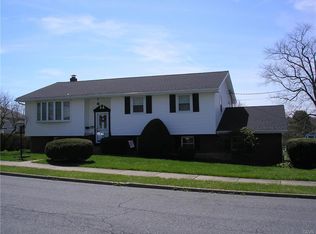 90 Circle Dr, Catasauqua, PA 18032