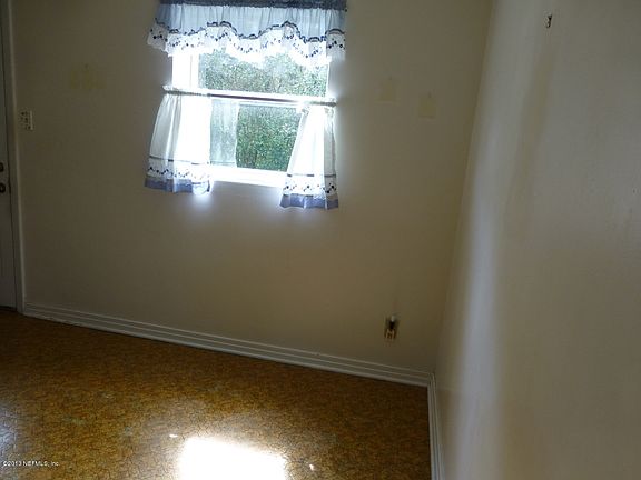 3rd image of 9814 Tiffany Ave