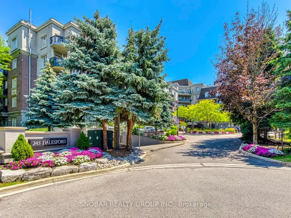 245 Dalesford Rd #415, Toronto, ON M8Y 4H7
