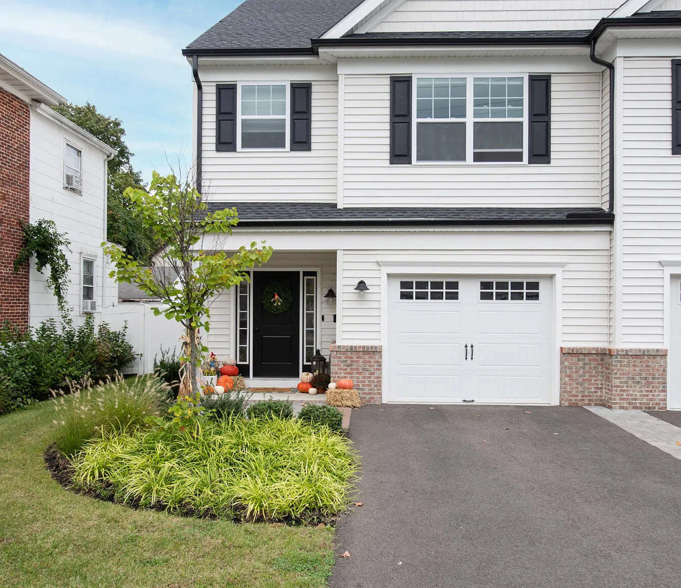 3 bed, 2.5 bath, 1850 sqft, $4,950 — Photo 1