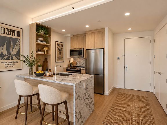 4th image of 100 Sullivan Pl #608