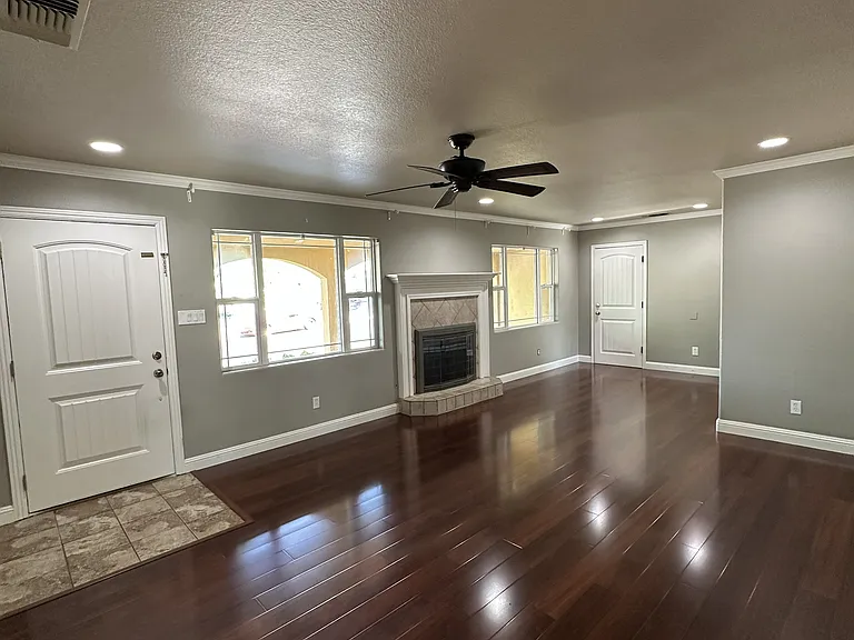 6200 Claussen Way — Photo 7
