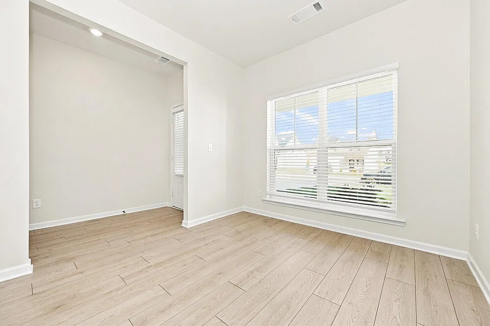 3 bed, 2.5 bath, 2087 sqft, $2,305 — Photo 4