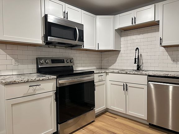 5th image of 607 Bear St #104