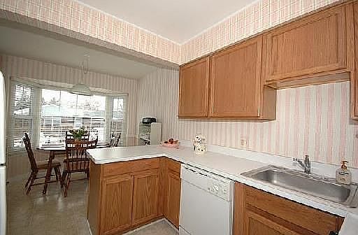 5th image of 2852 Page Ave