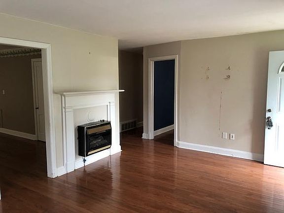 3rd image of 163 Carver St