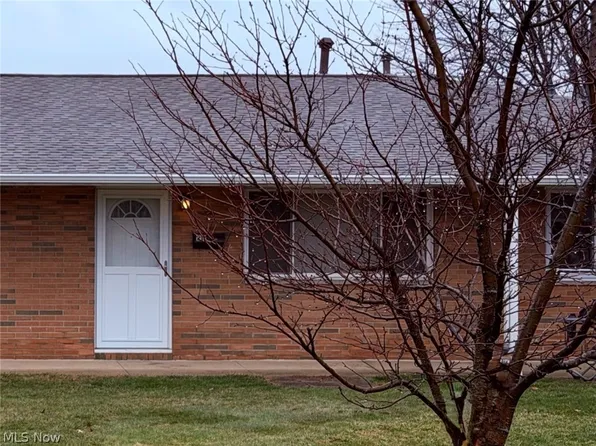 21884 River Oaks Dr APT 2K, Rocky River, OH 44116