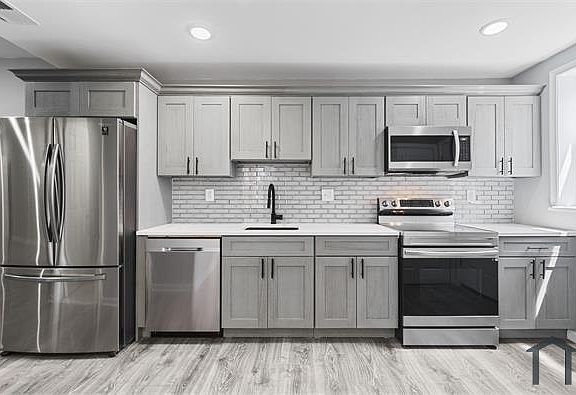 4th image of 6202 Lansdowne Ave Floor 2