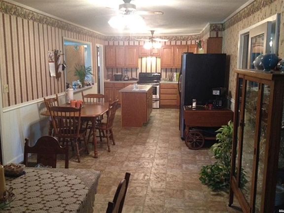 3rd image of 3405 Lakeview Dr