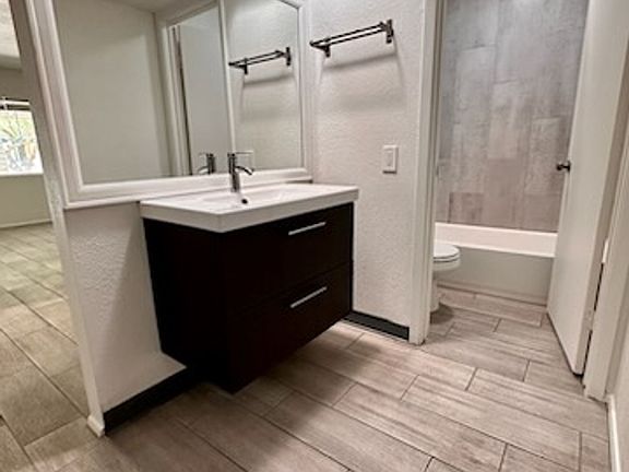 4th image of 1701 E Cambridge Ave APT 7