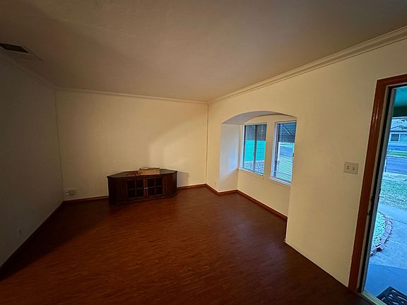 2nd image of 318 11th St