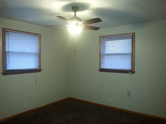 5th image of 518 E Grand Ave